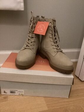 Brand New Naturalizer Boots Size 8.5